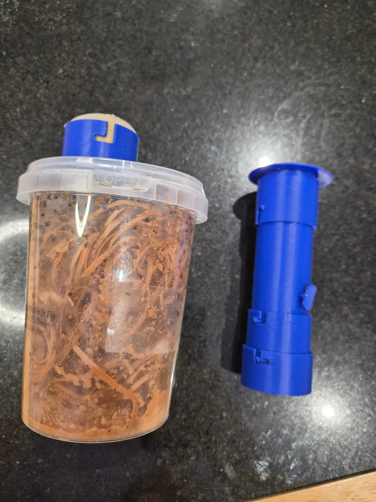 The Concept XYZ Fly culture kit. It separates flies from dusting powder.
